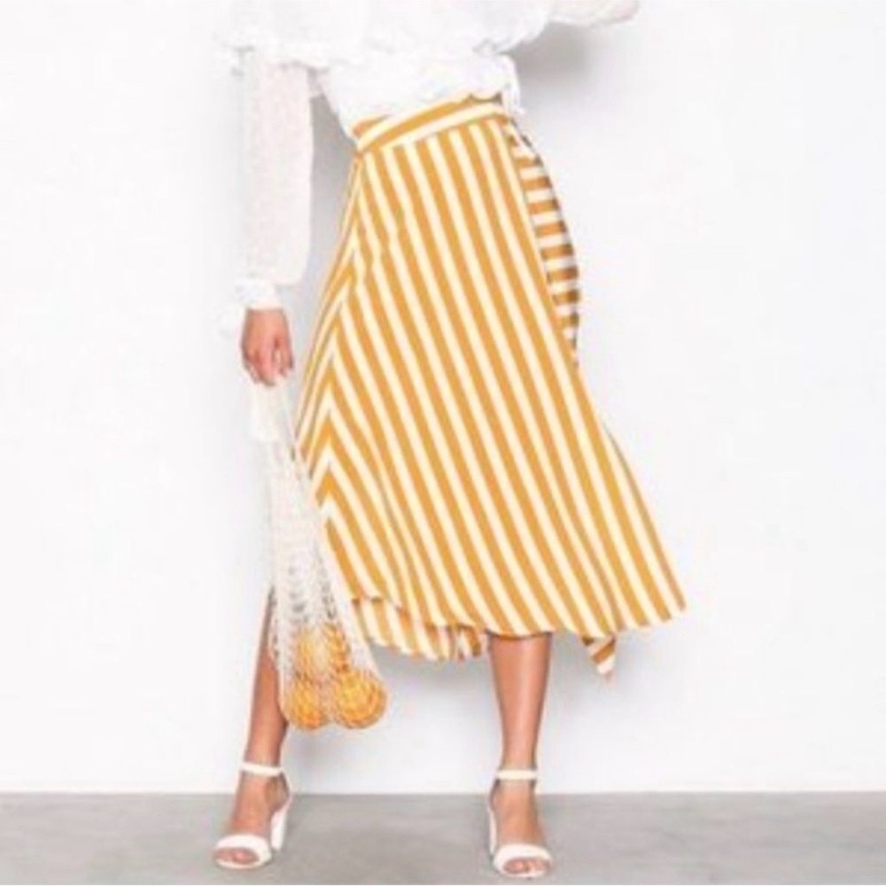 Top shop Asymmetrical Midi White/Yellow Striped Handkerchief Skirt w/ Buttons